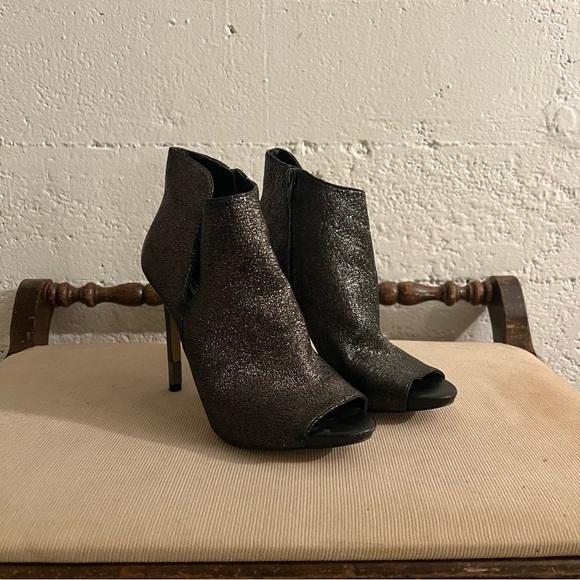 Guess 7.5 Metallic Bootie Heels - Picture 4 of 7